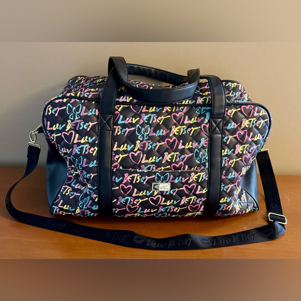 Luv Betsey Johnson Large Quilted Black With Hearts Duffle Bag GR8 4 SPRING BREAK